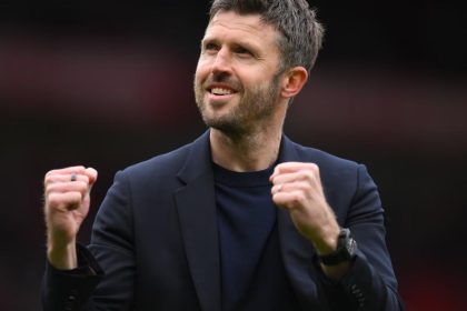 Manchester United resmi menunjuk Michael Carrick sebagai pelatih kepala baru.