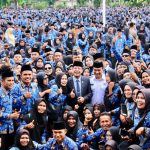 Foto PPPK Paruh Waktu bersama Bupati dan Wakil Dompu usai pelantikan dan penyerahan SK secara simbolik (Tarunaglobalnews)