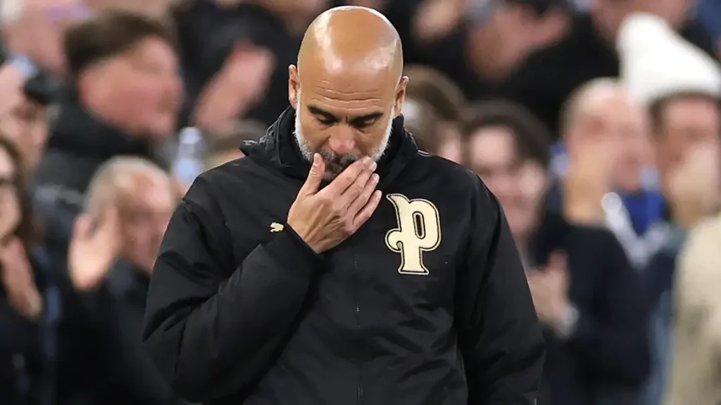 Pep Guardiola frustrasi Peluang Manchester City salip Arsenal di perburuan gelar Liga Inggris kini dalam kondisi kritis. (Foto: Goal)