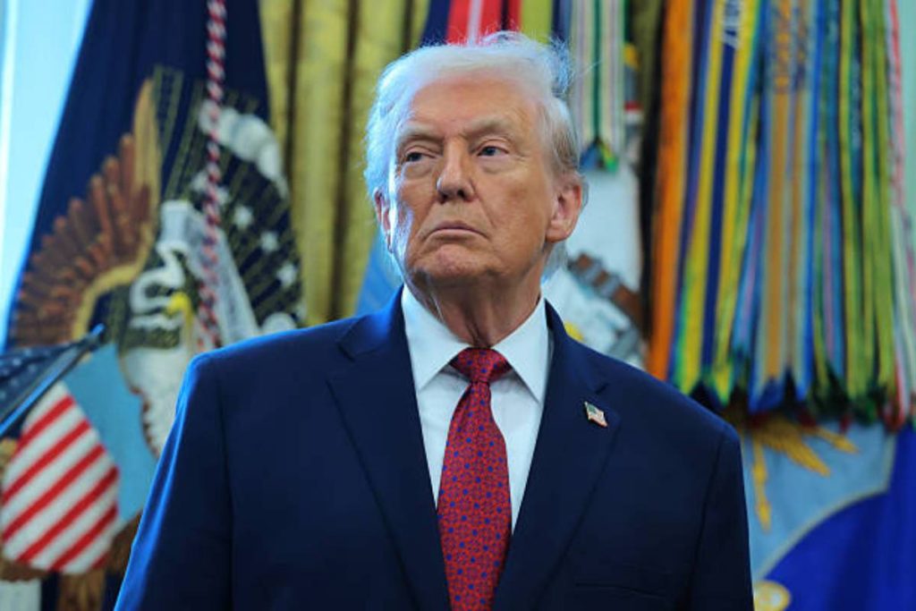 Geger kapal fregat AS terkena rudal! Presiden Donald Trump justru putuskan tarik pasukan dari kawasan. (Foto: gettyimages)