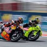 Momen Fabio Di Giannantonio menyalib Pedro Acosta dalam balapan MotoGP Catalunya 2026. (Foto: Tangkapan Layar SpotTV Indonesia)