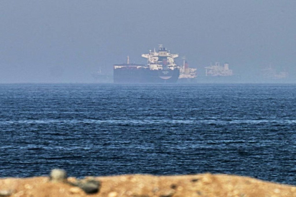 Presiden Trump perintahkan operasi militer AS di Selat Hormuz usai serangan kapal tanker. Ketegangan dengan Iran di ambang perang. (Foto: The Guardian)