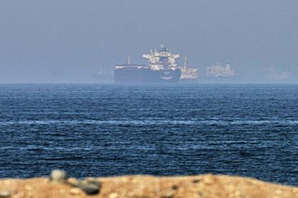 Presiden Trump perintahkan operasi militer AS di Selat Hormuz usai serangan kapal tanker. Ketegangan dengan Iran di ambang perang. (Foto: The Guardian)
