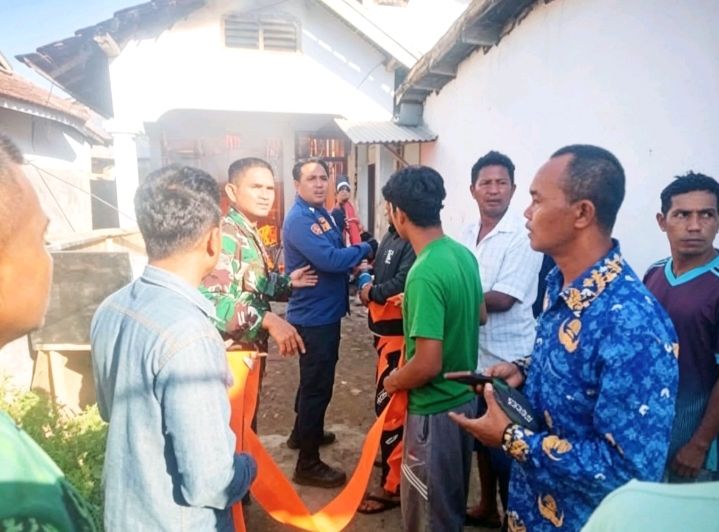 Babinsa bersama warga (Foto: Kdm)