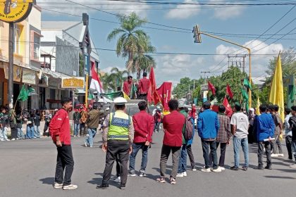Demo Dompu (Foto: AL)