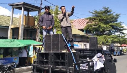 Ilustrasi BRI Dompu Di Demo (Foto: FB)