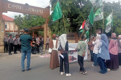 Demo HMI Dompu (Foto: AL)