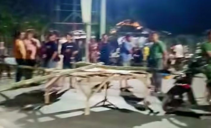 Blokir Jalan Simpasai (Foto: HI)