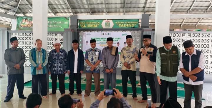Insentif Guru Honorer Disalurkan (Foto: LT)