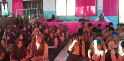 Imtak di SMPN 5 Pekat (Foto: AM)