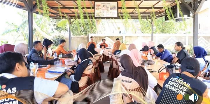 Kepala BPS NTB Pantau Sensus (Foto: DP)