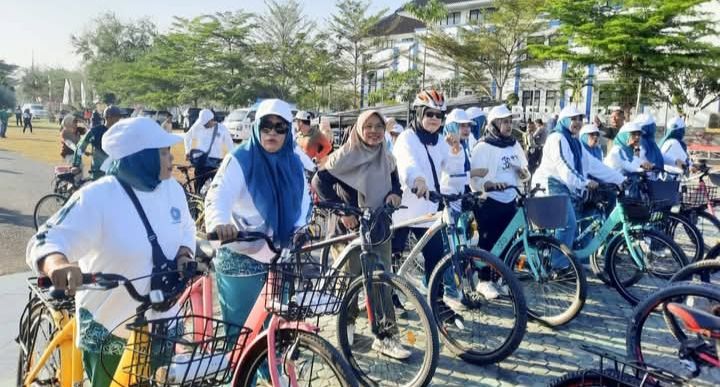 Ketua DWP Gowes Sepeda Santai (Foto: GW)