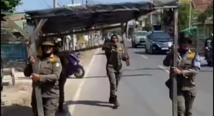 POL PP Bongkar Lapak (Foto: PP)