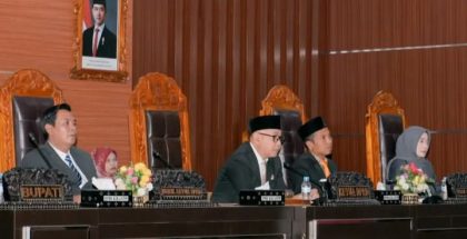 Pembahasan APBD Lotim (Foto: LT)