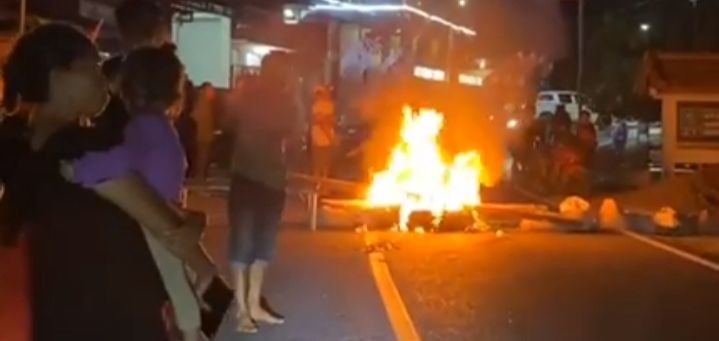 Dorotangga Blokir Jalan (Foto: BA)