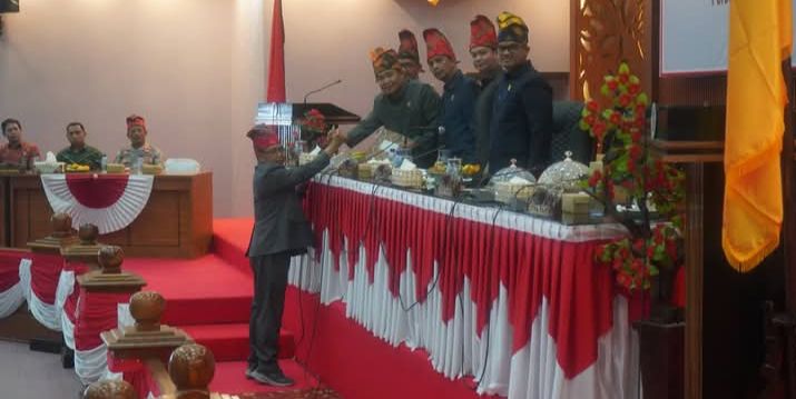 Paripurna ke-4 DPRD Sumbawa (Foto: SB)