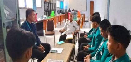 Dinas Perdagangan & Siswa SMAIT (Foto: MT)