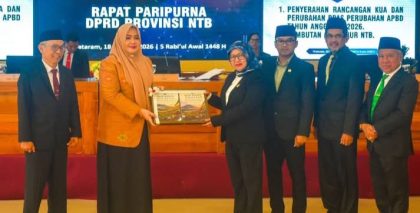 Rapat Paripurna DPRD NTB (Foto: MT)