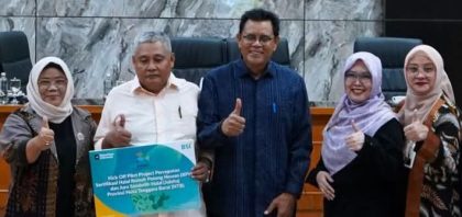 Penyerahan Sertifikat Halal RPH (Foto: SB)