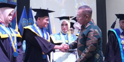 Wisuda STIE (Foto: BM)