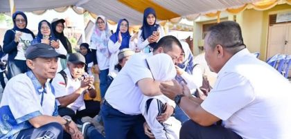 Ikbal diselah Kegiatan Jalan Sehat (Foto: MT)