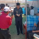 Bupati meninjau Pilkades (Foto: SB)