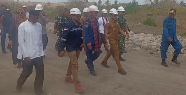 Bupati Dompu bersama rombongan (Foto: KD)