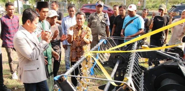 Bantuan Alsintan Petani Dompu (Foto: BT)