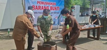 Pemusnahan BB Kejari Dompu (Foto: KJ)