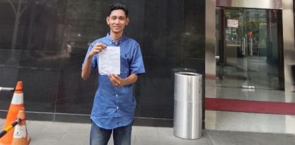 Julkiflin Depan Gedung KPK RI (Foto: JN)