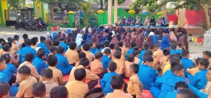 SDN 20 Dompu menggelar yasinan (Foto: DP)
