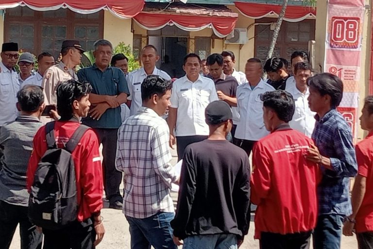 Depan Gerbang Dikpora Dompu (Foto: SM)