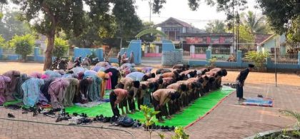 Sholat Dhuha berjamaah (Foto: LH)